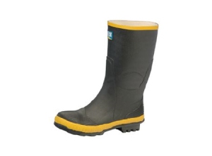 BOTA PVC NEGRA C/PTA Y PLANTILLA DE ACERO 40